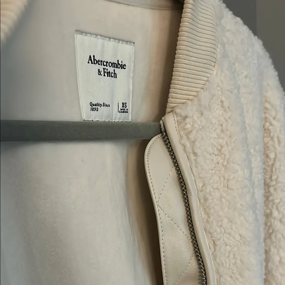 Abercrombie & Fitch Cream Sherpa Bomber Jacket - Picture 3 of 7